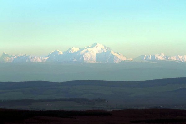 Mont-Blanc depuis le Mont-Saint-Vincent (très belle photo).jpg