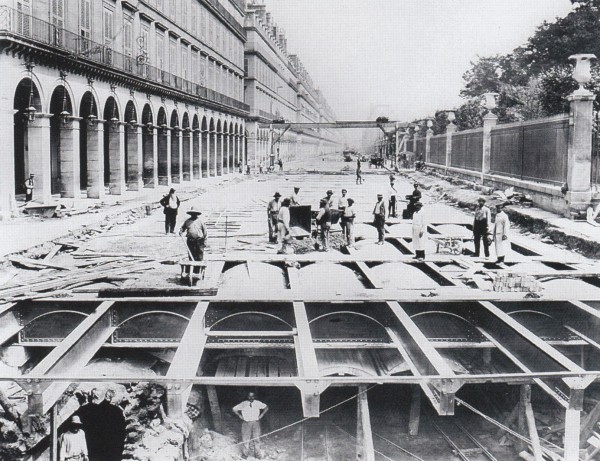 Métro-Ligne1-rue Rivoli.jpg