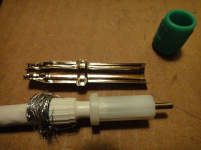 4_connecteur-9,0_casto_âme-connectée_blindage-replié.jpg