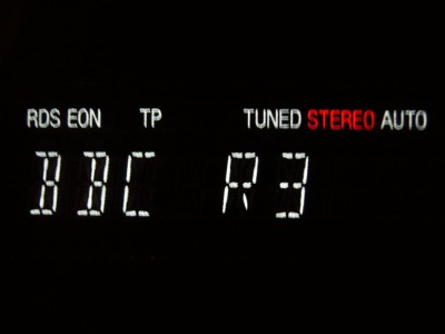 89.9 Mhz_1067x800.jpg