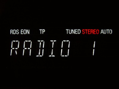 97.7 Mhz_1067x800.jpg